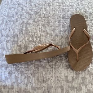 Brand new havaianas wedges